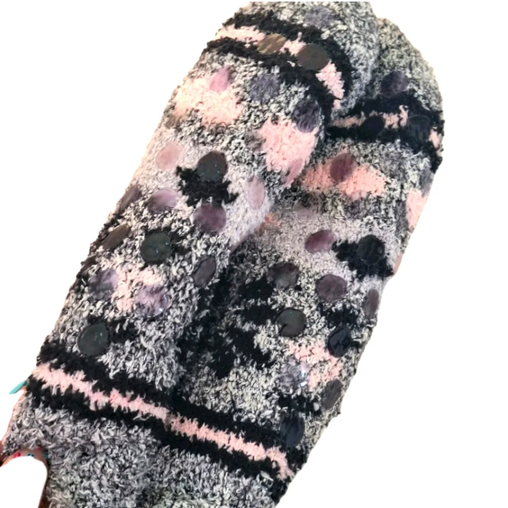 Treehouse Knits Sherpa Lined Slipper Socks NWT Gray Pink White Snowflake Heart